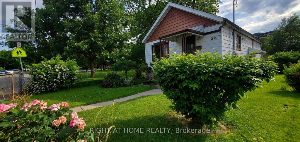 38 Madelaine Avenue, Toronto (oakridge)