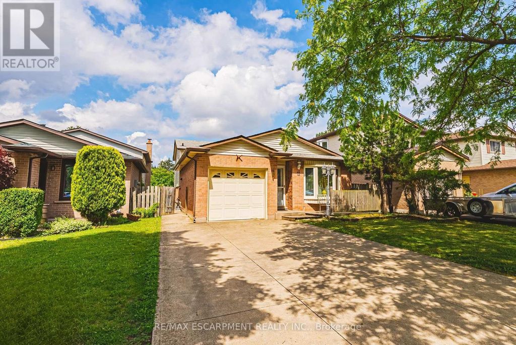 11 Drakes Drive, Hamilton (lakeshore)