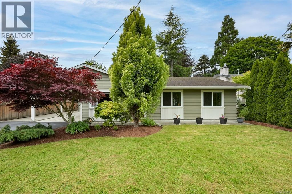 7662 Wallace Dr, Central Saanich