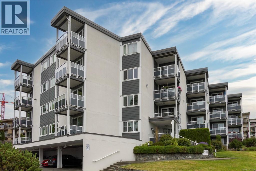 232 2930 Washington Ave, Victoria