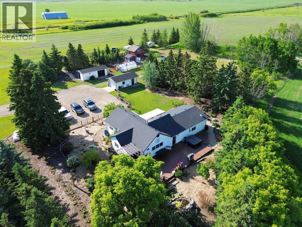 126 2 Street N, Huxley