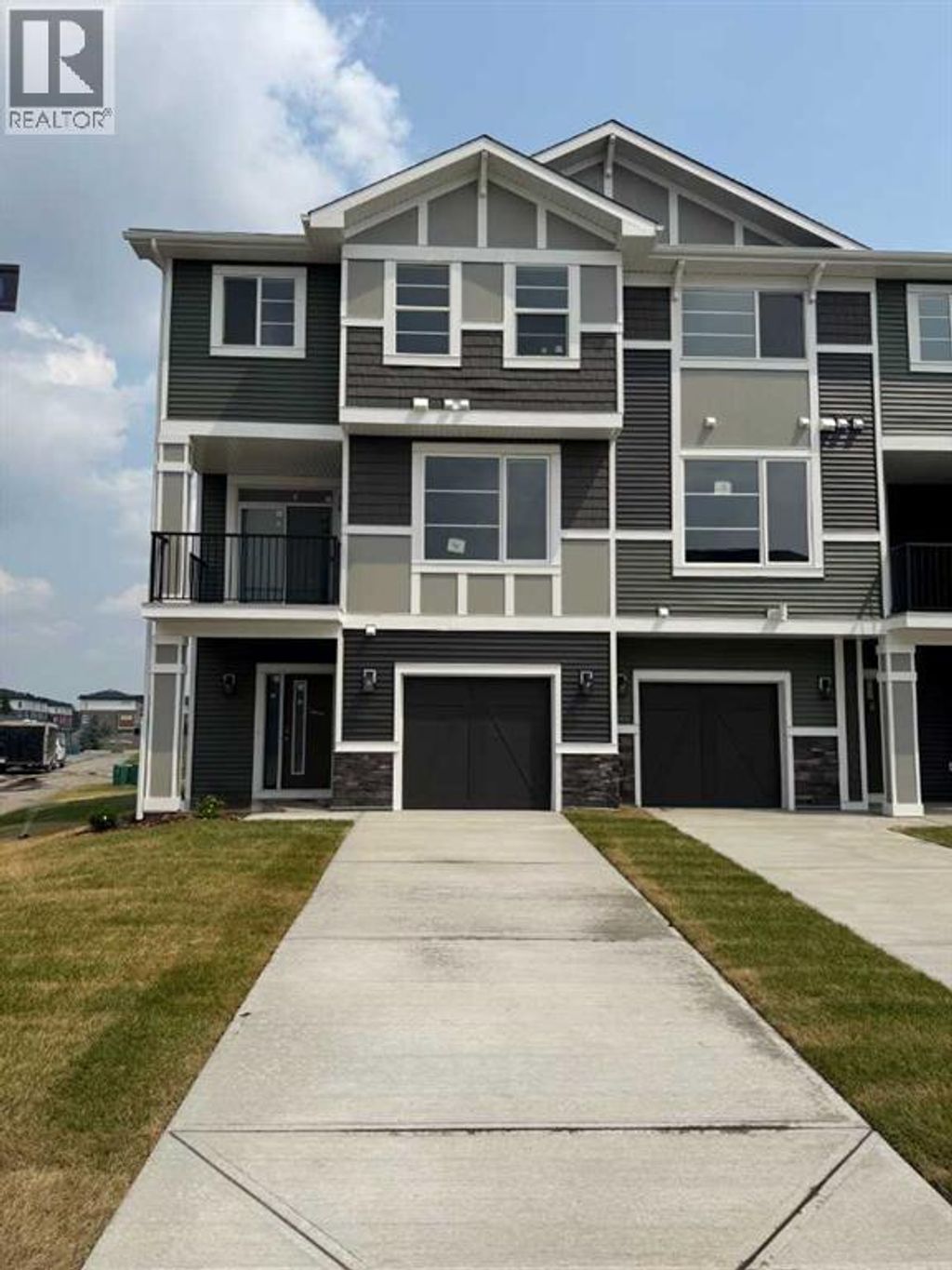 4 Waterford Glen, Chestermere