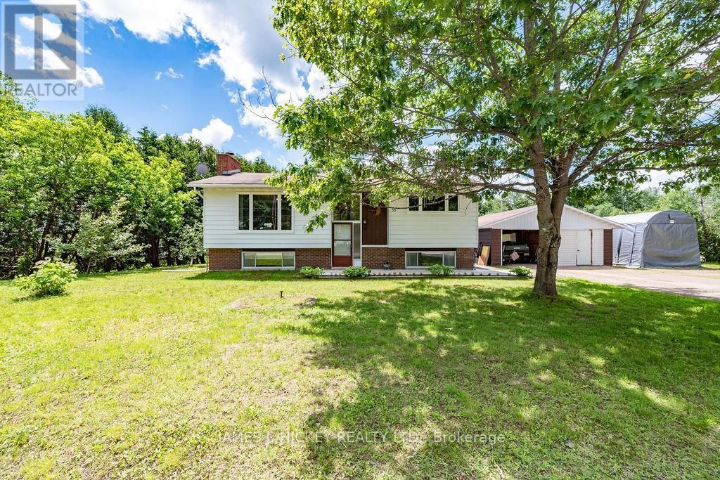 39 Ottawa Street, Laurentian Hills