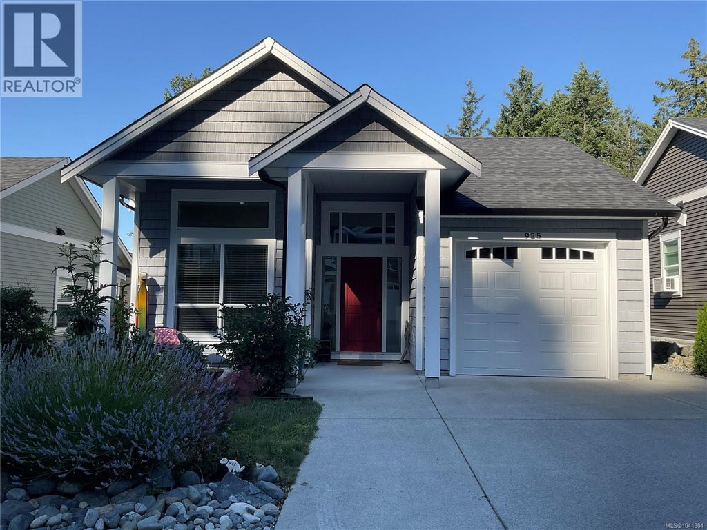 925 Craig Rd, Ladysmith