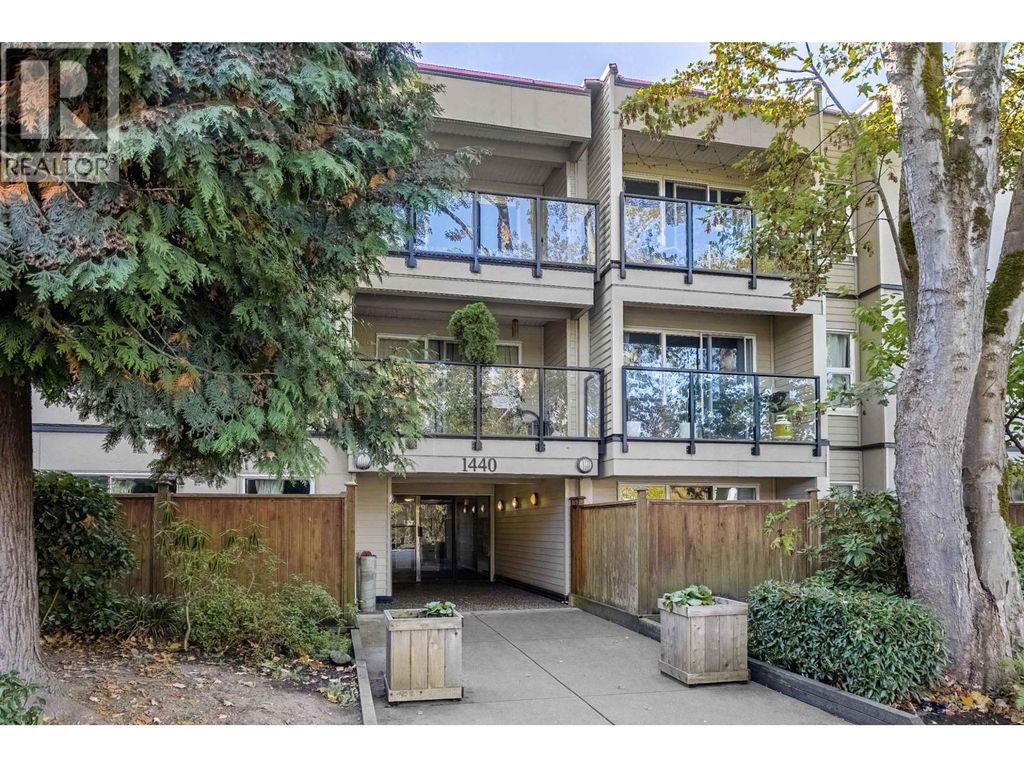 211 1440 E Broadway, Vancouver