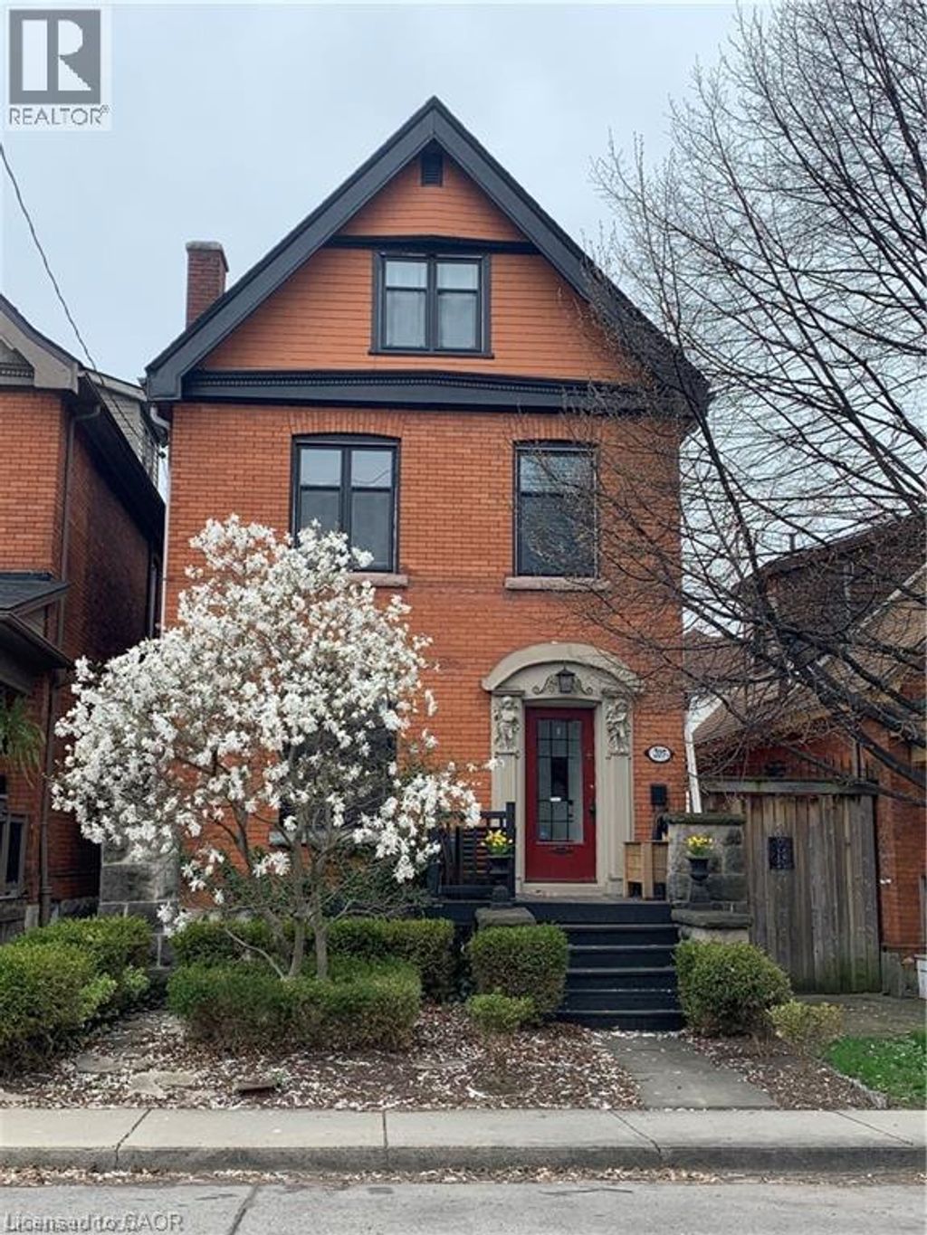 207 Charlton Avenue W, Hamilton