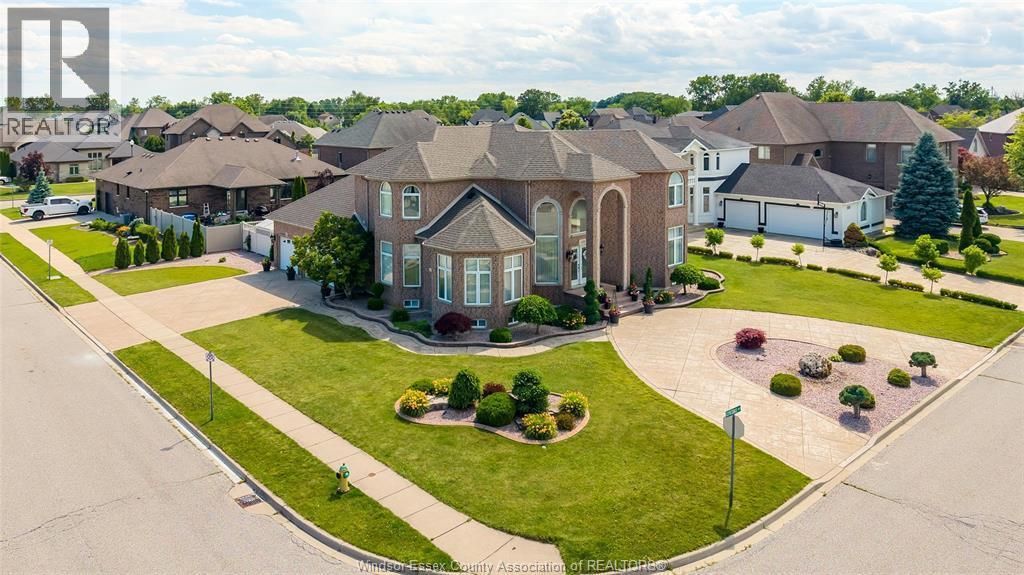 498 Clydesdale, Lakeshore