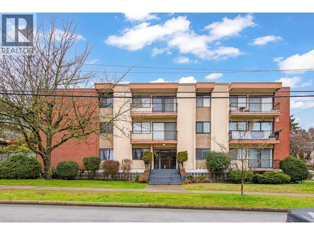 208 505 Ninth Street, New Westminster