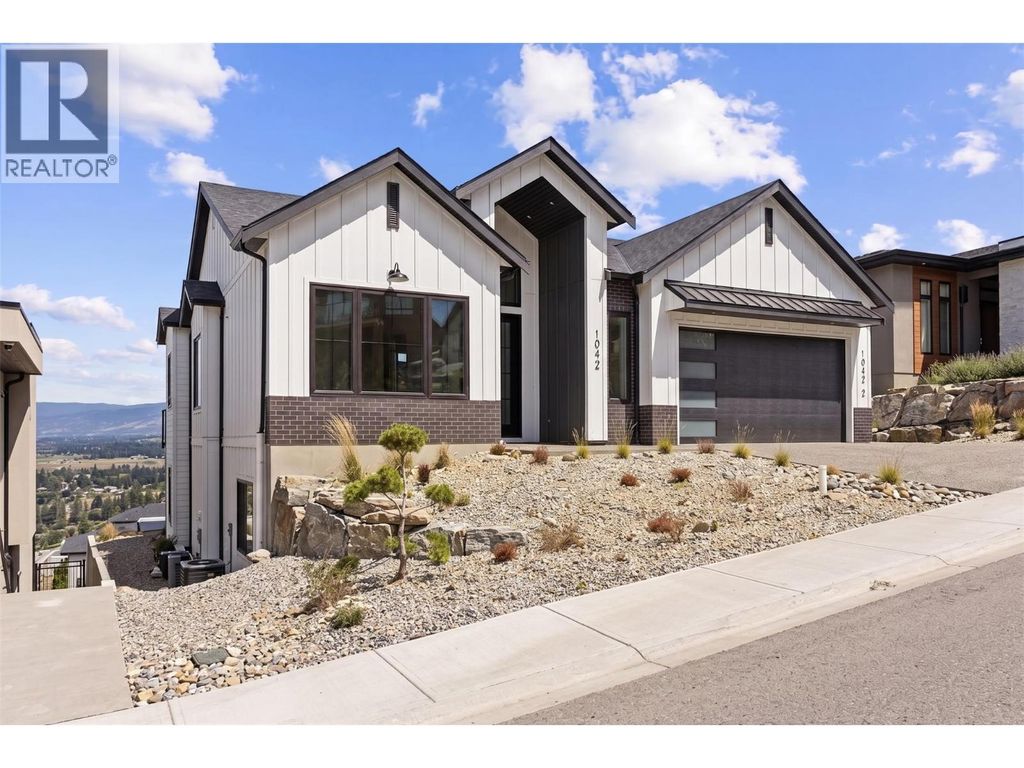 1042 Emslie Street, Kelowna