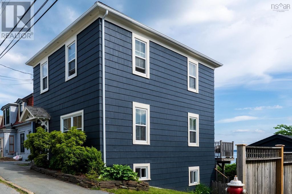 268 Montague Street, Lunenburg