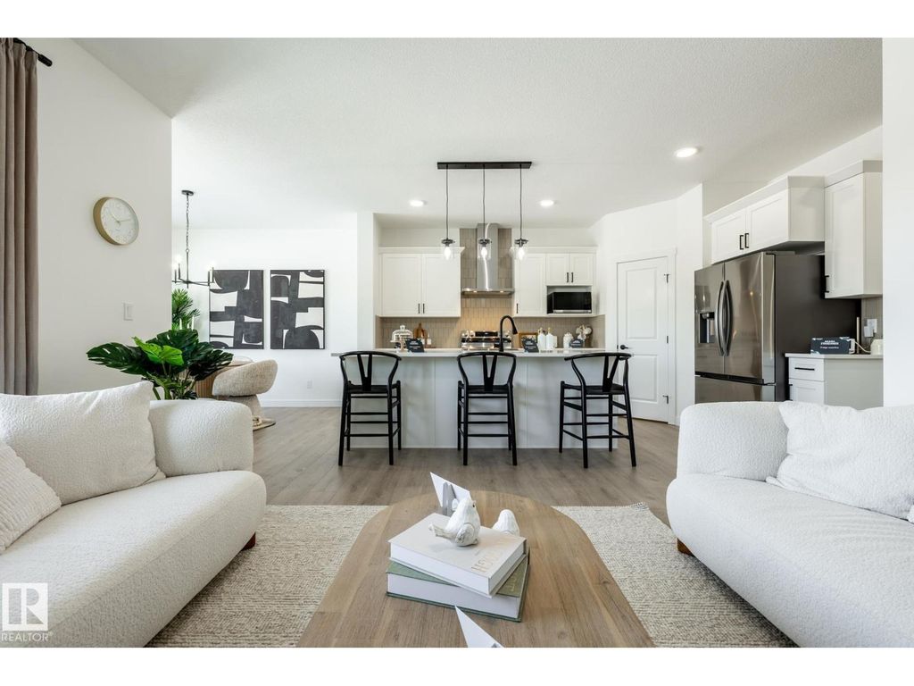 230 Falcon Cr, Leduc