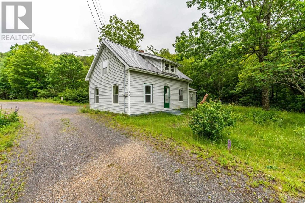 18 Clementsport Road, Clementsport