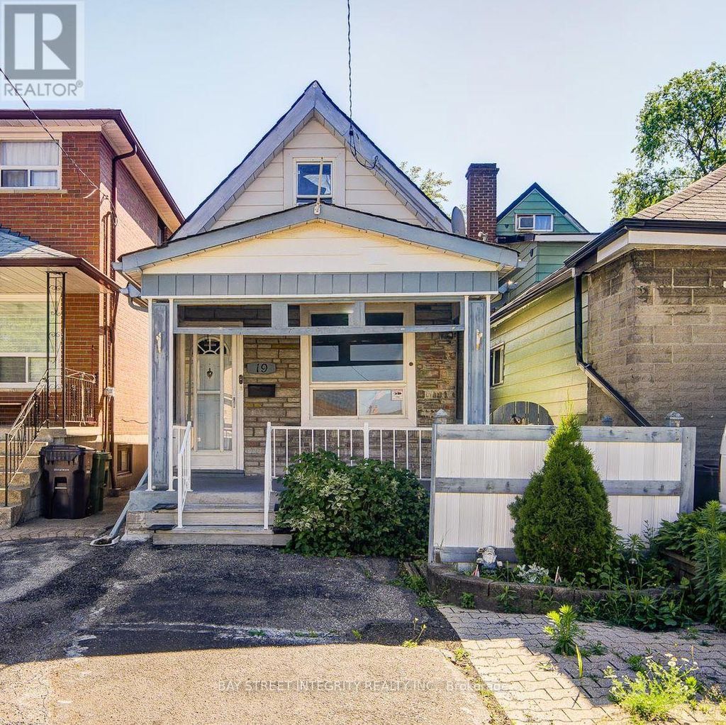 19 Robinson Avenue, Toronto (oakridge)