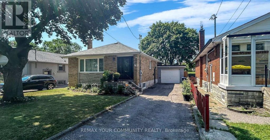 Bsmt - 41 Shropshire Drive, Toronto (dorset Park)