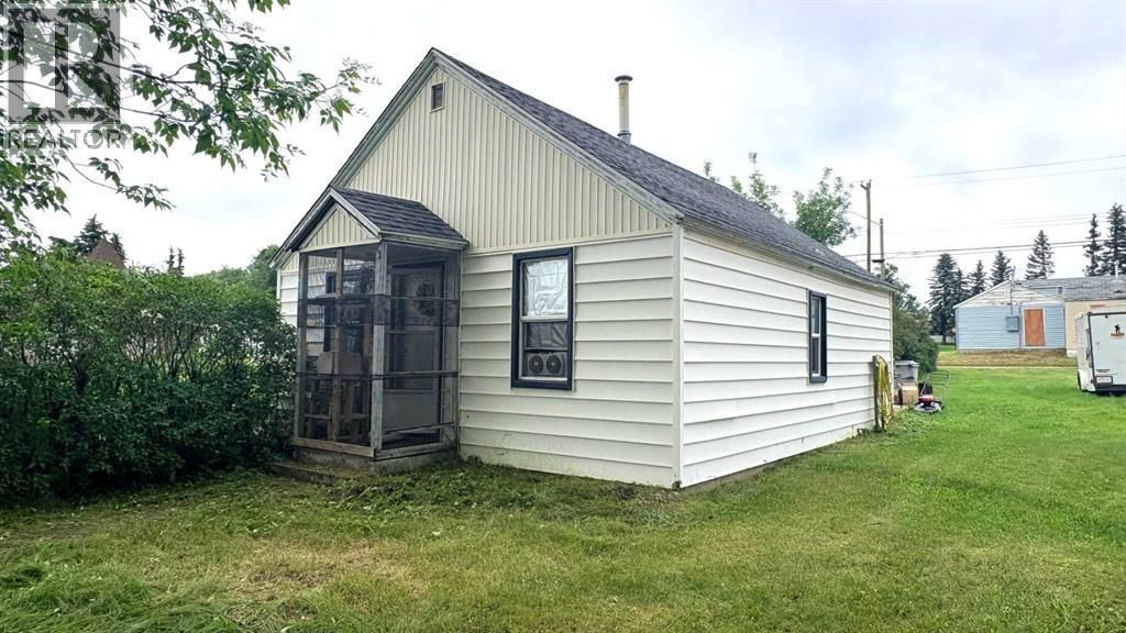 602 5 Avenue, Wainwright