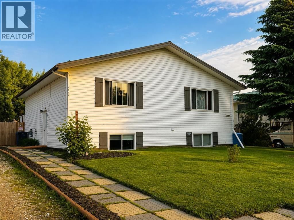 2119 23 Ave Close, Bowden