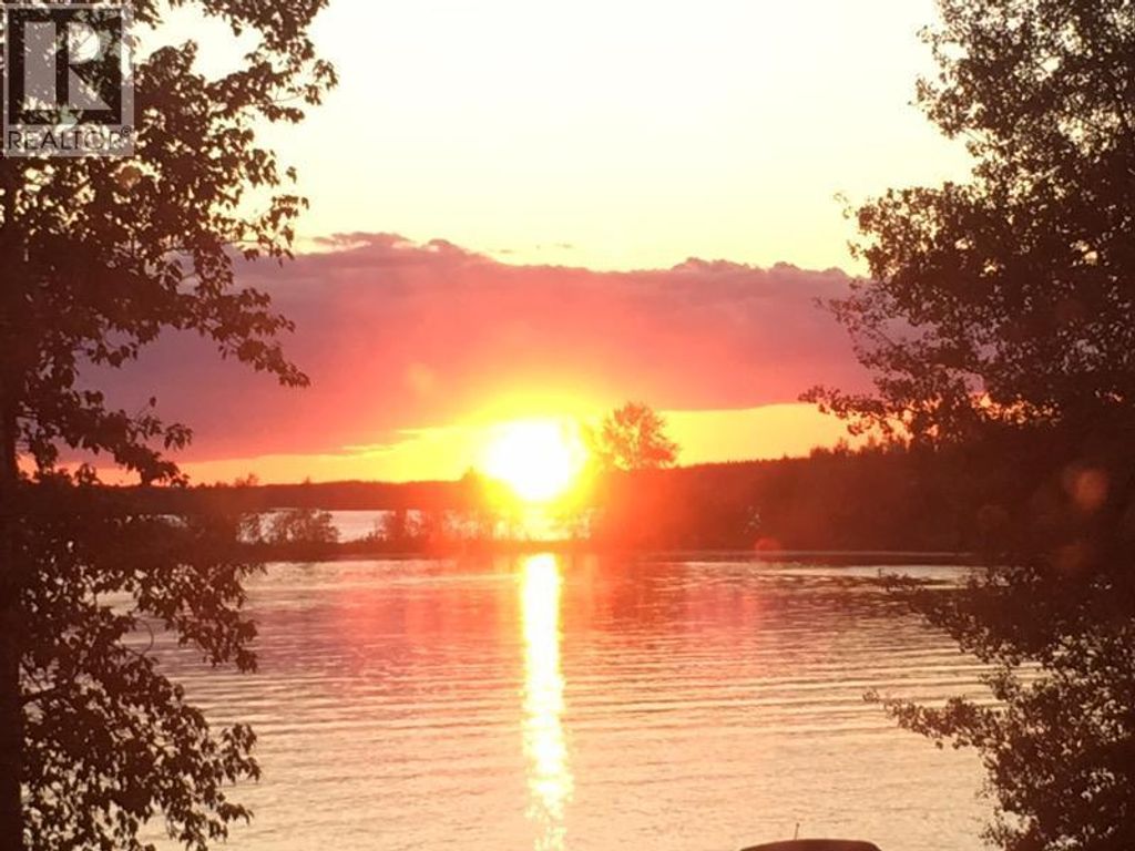 107 Crescent Drive, Thunder Lake