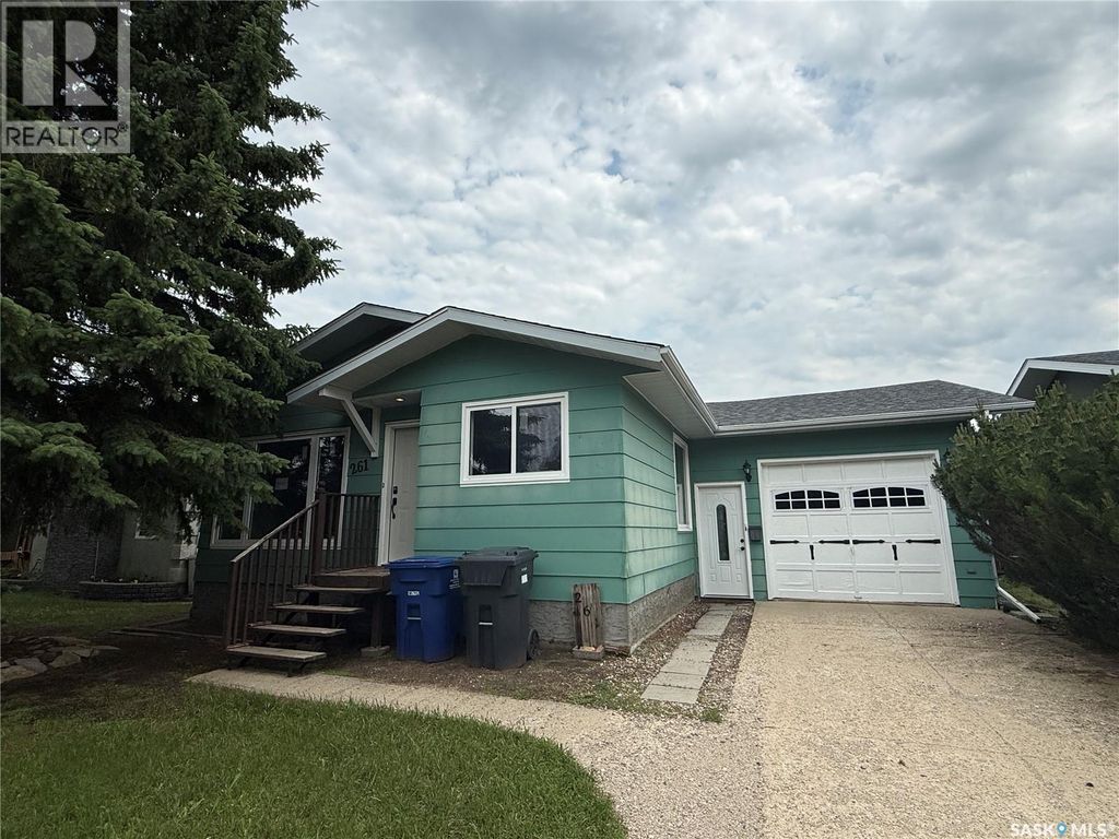 261 Bean Crescent, Weyburn
