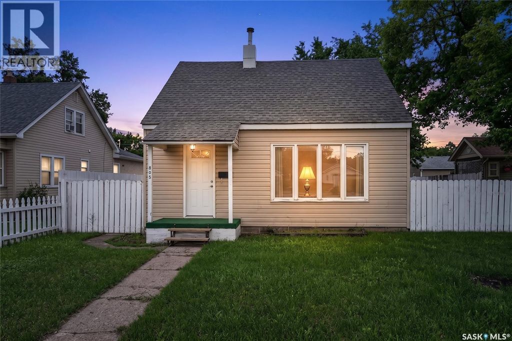 805 Athabasca Street E, Moose Jaw