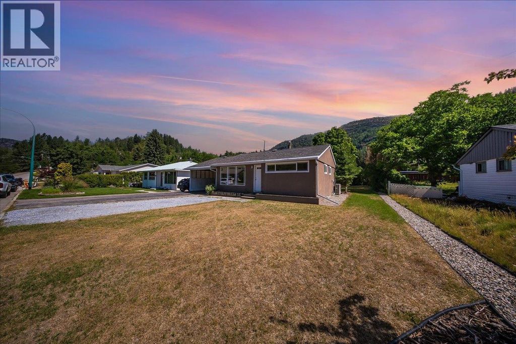 53 Hazlewood Drive, Trail