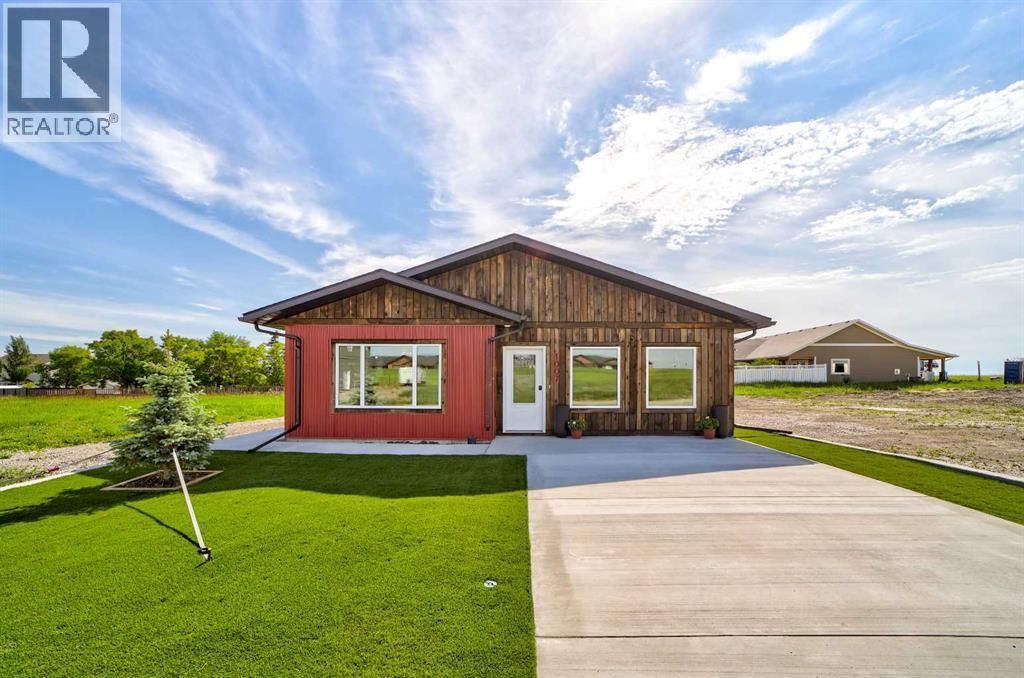 1007 Livingston Way, Pincher Creek