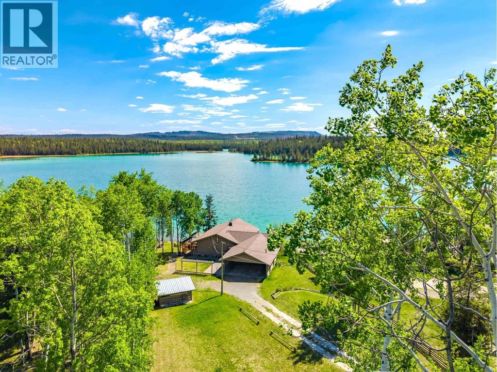 6410 Fox Crescent, Green Lake