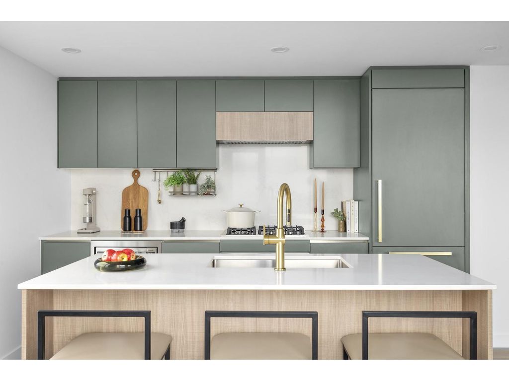 2303 13573 98a Avenue, Surrey