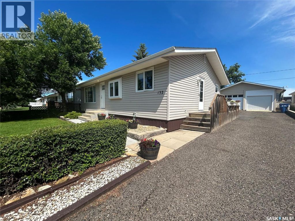 132 Churchill Avenue, Coronach