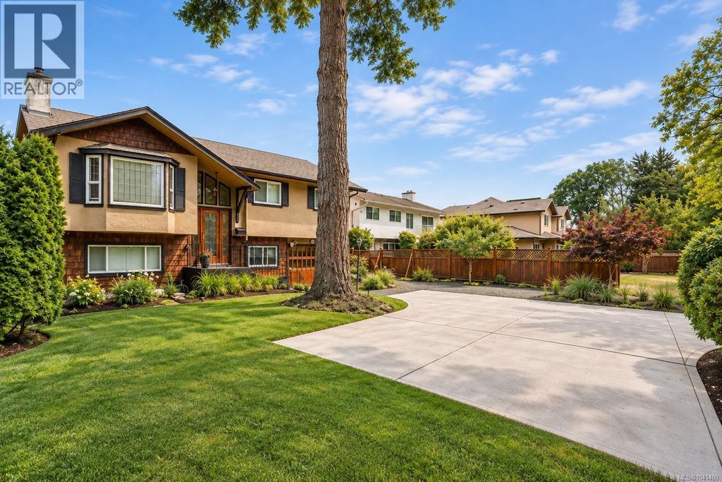 4379 Shelbourne St, Saanich