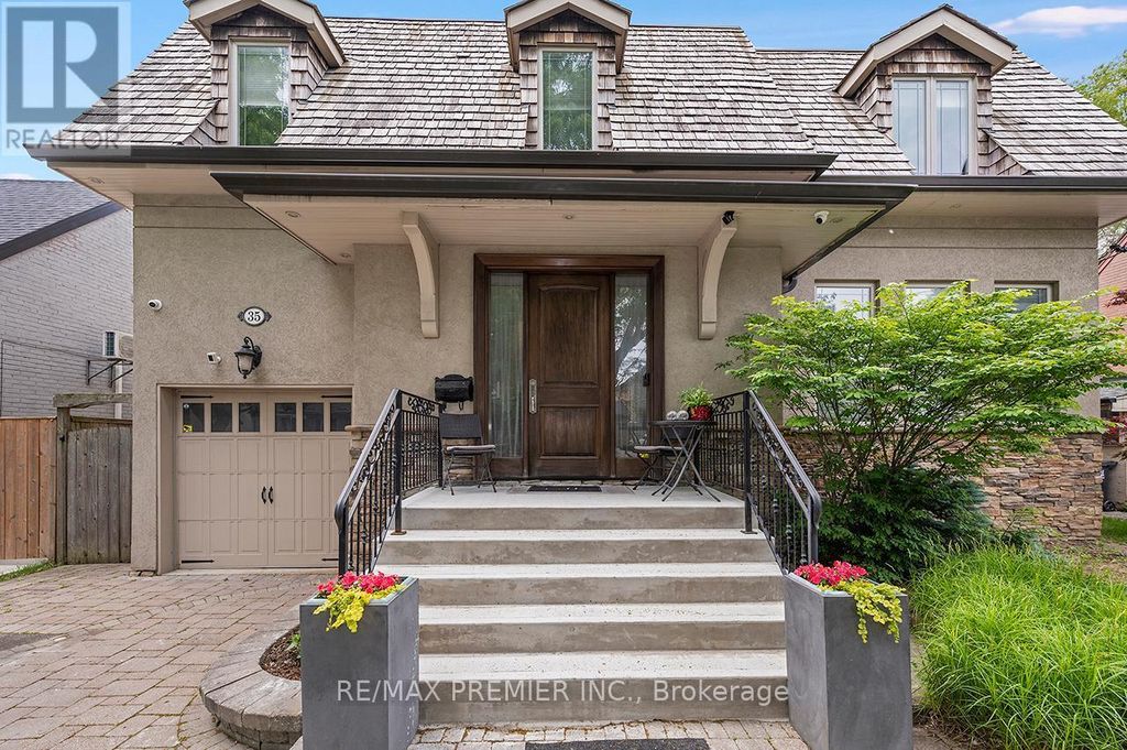 35 Yorkdale Crescent, Toronto (humberlea-Pelmo Park)