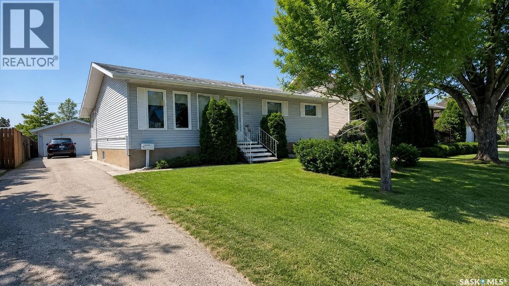 10326 Henderson Drive, North Battleford