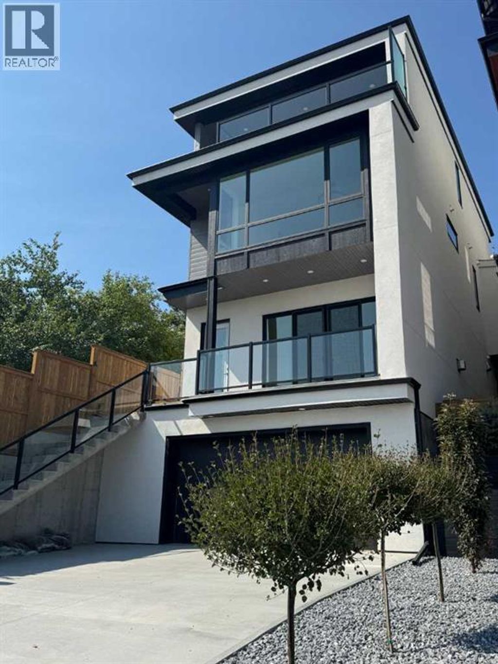 710 Bridge Crescent Ne, Calgary