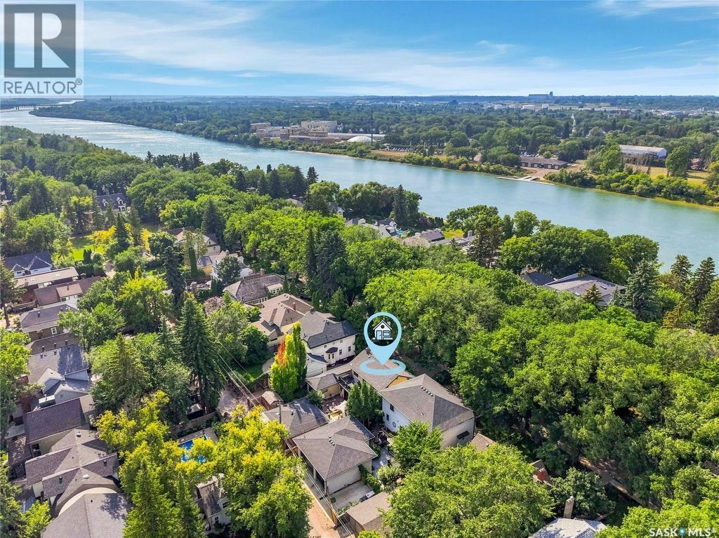 208 Saskatchewan Crescent W, Saskatoon