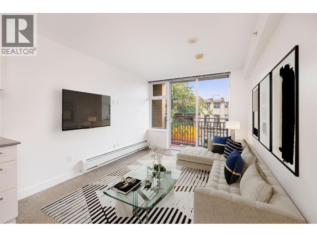 305 231 E Pender Street, Vancouver