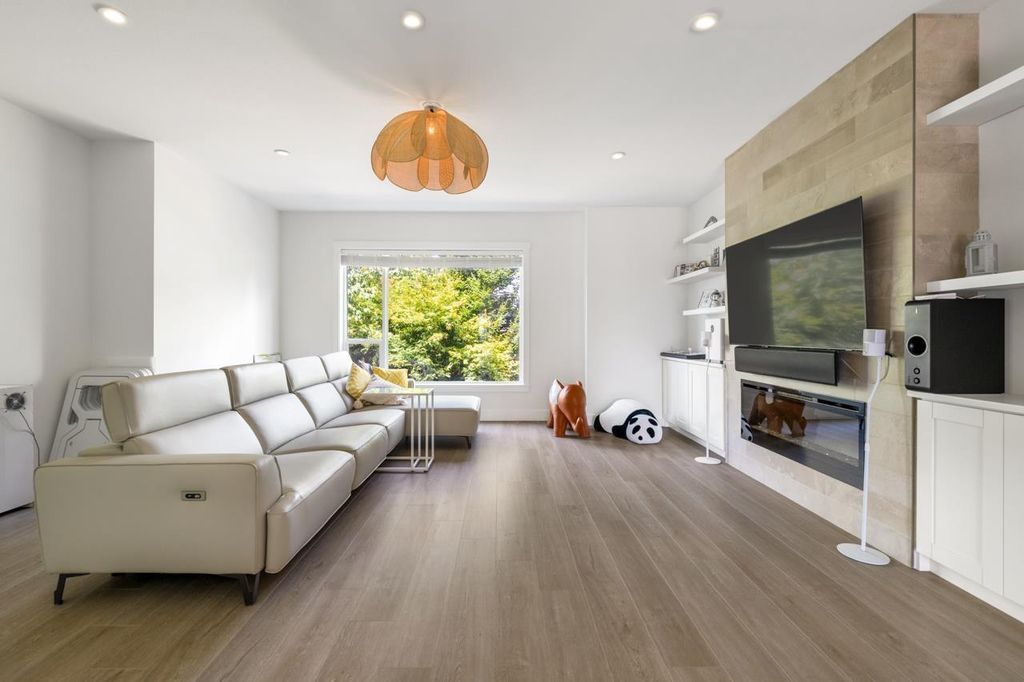 228 2277 Oak Meadows Drive, Surrey
