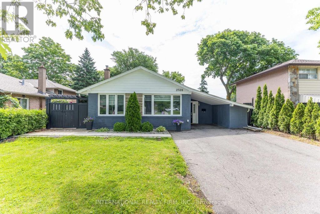 2528 Truscott Drive, Mississauga (clarkson)