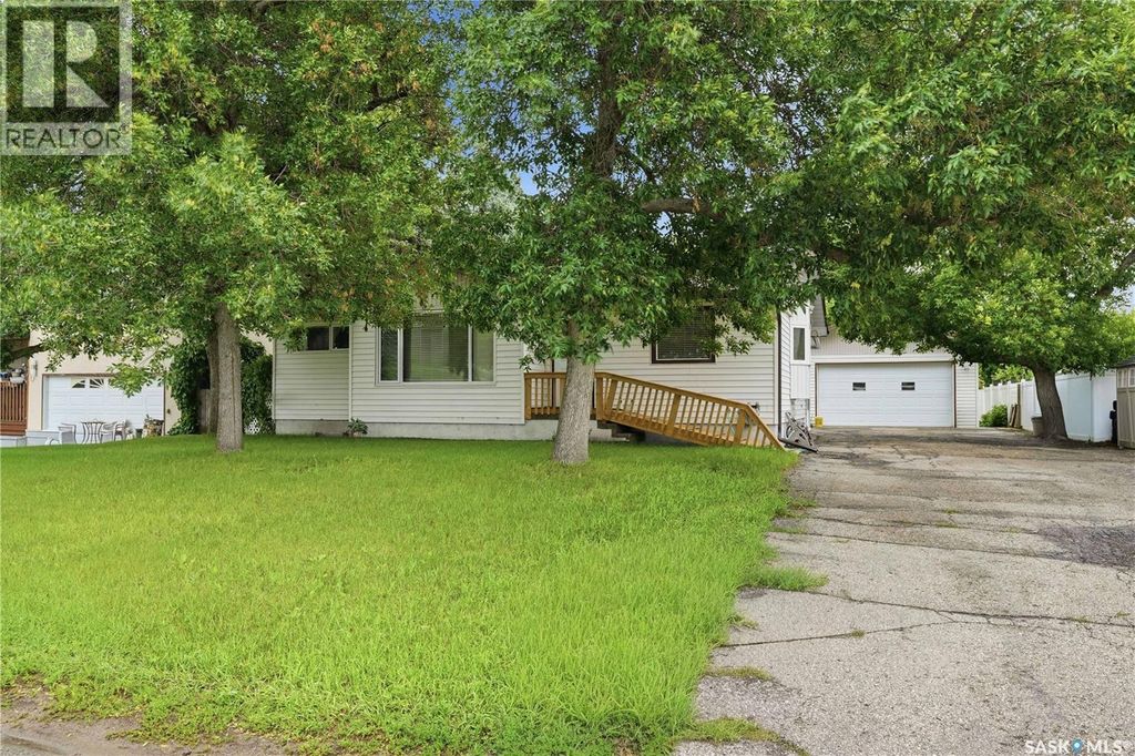 335 Broad Street, Lumsden