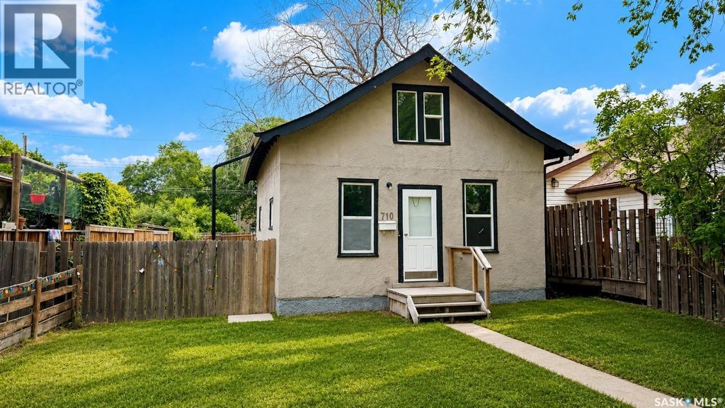 710 M Avenue S, Saskatoon