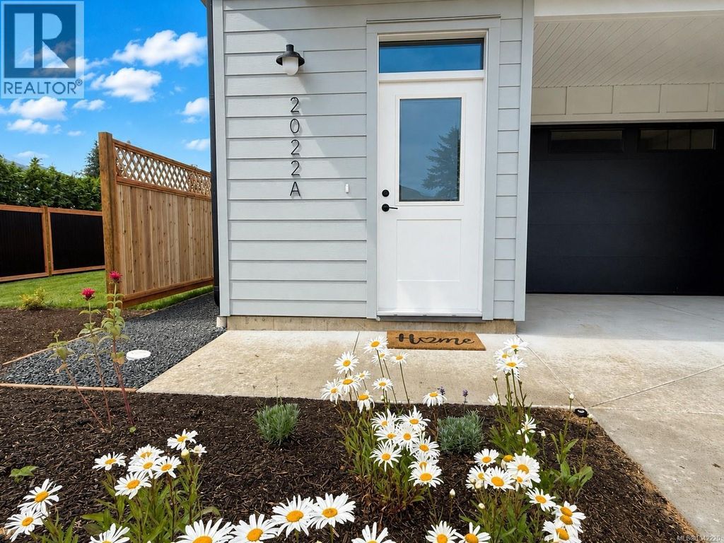 2022a Galerno Rd, Campbell River