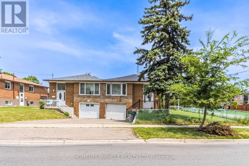 7187 Darcel Avenue, Mississauga (malton)