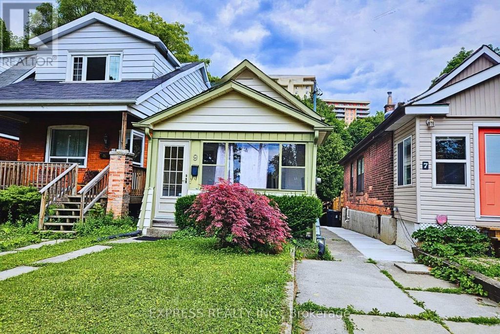 9 Bryant Avenue, Toronto (crescent Town)