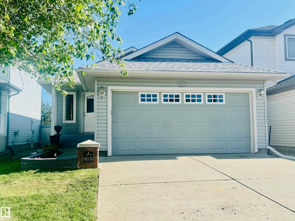 19039 47 Av Nw, Edmonton