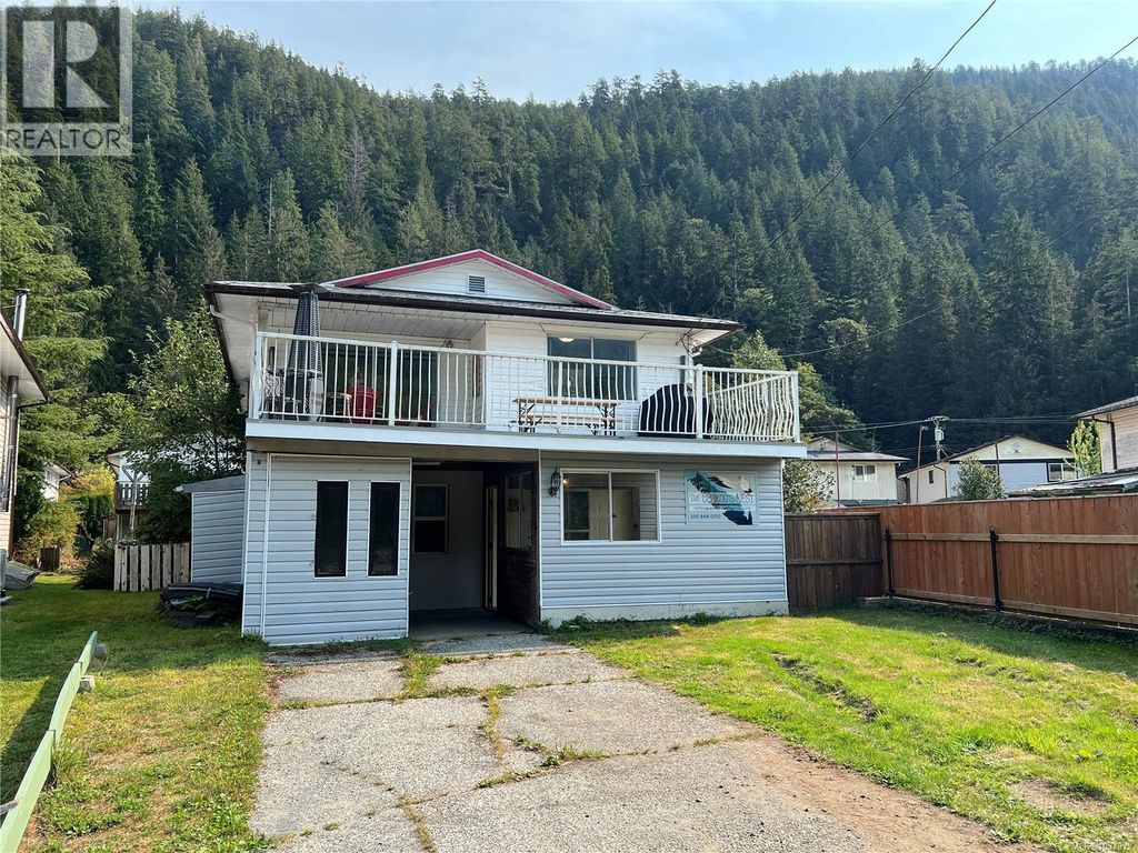 537 Maquinna Dr N, Tahsis