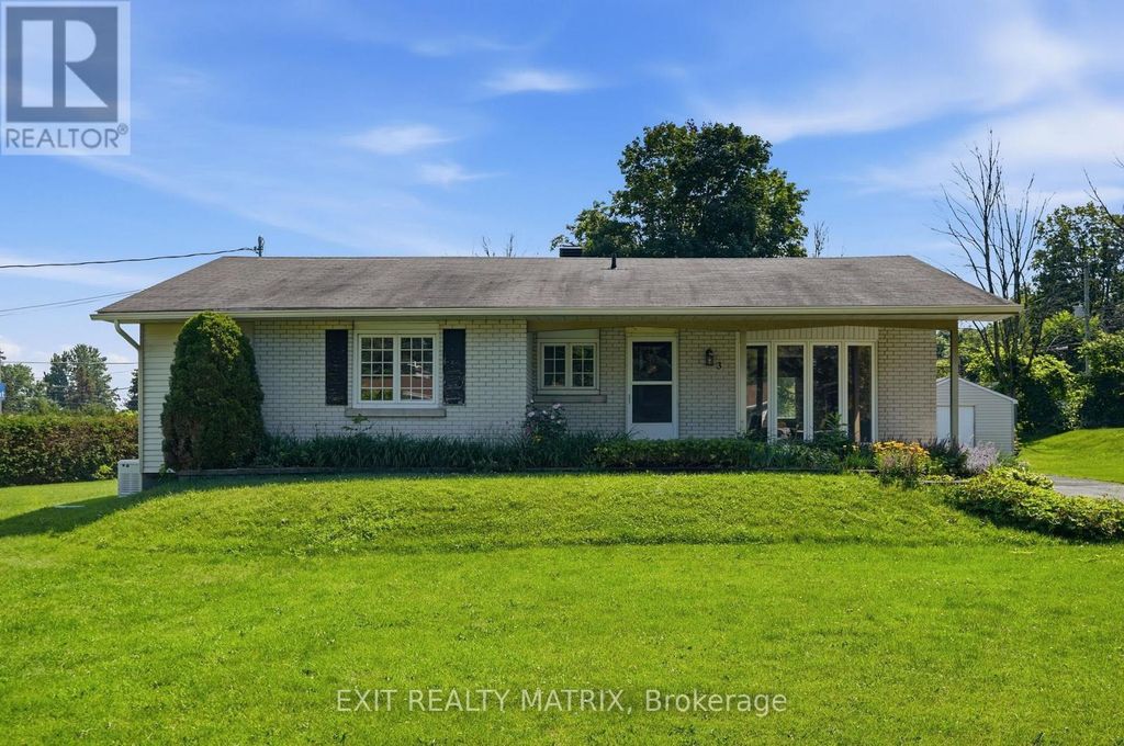 3 Hillview Circle, Champlain