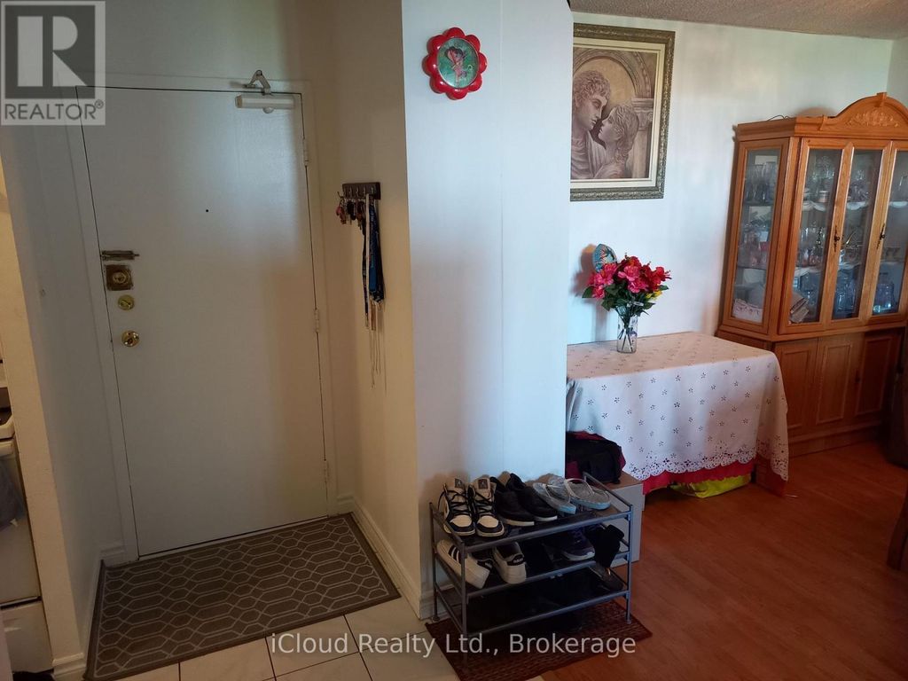 806 - 390 Dixon Road, Toronto (kingsview Village-The Westway)