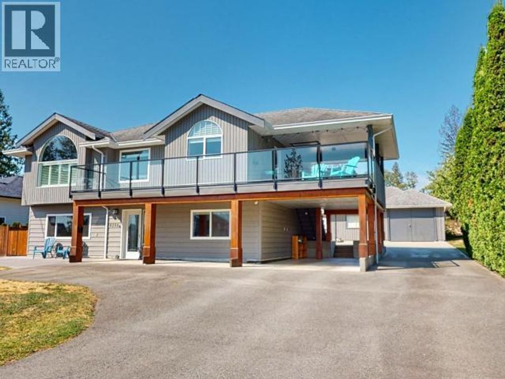 8206 Centennial Drive, Powell River