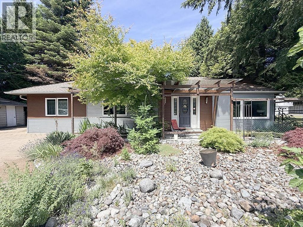 2625 East Road, Anmore