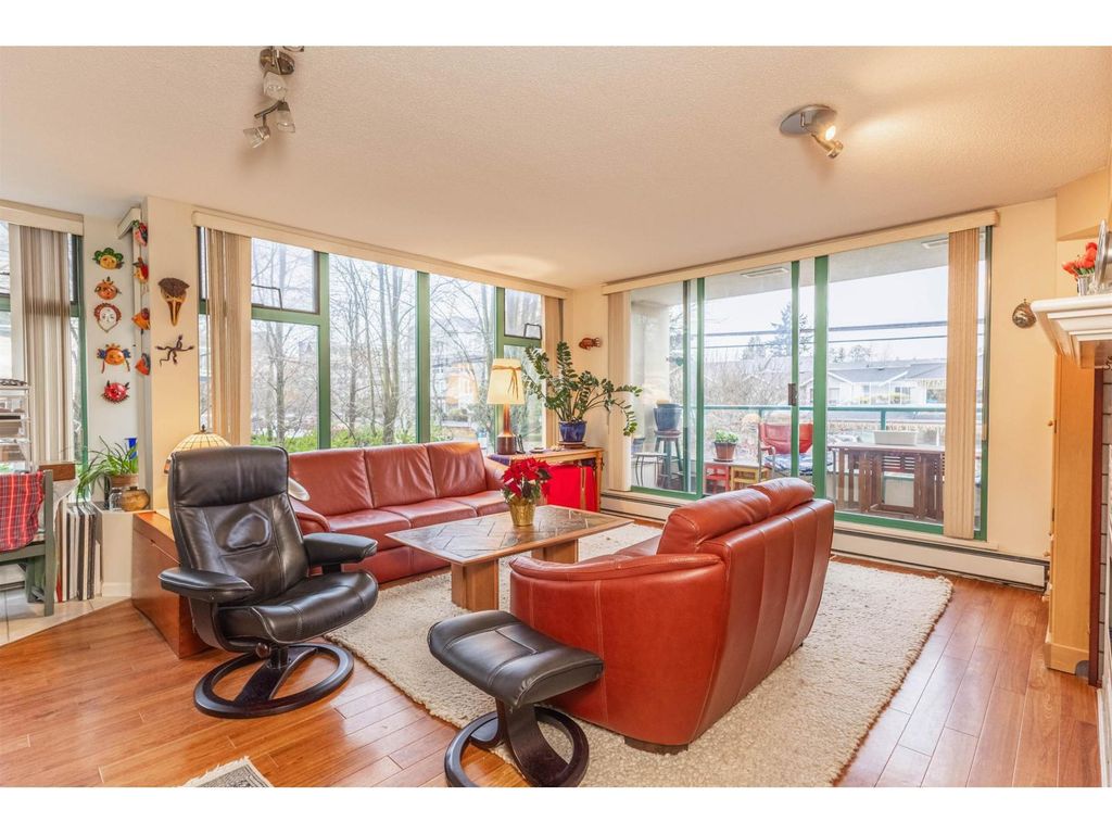 207 15466 North Bluff Road, White Rock