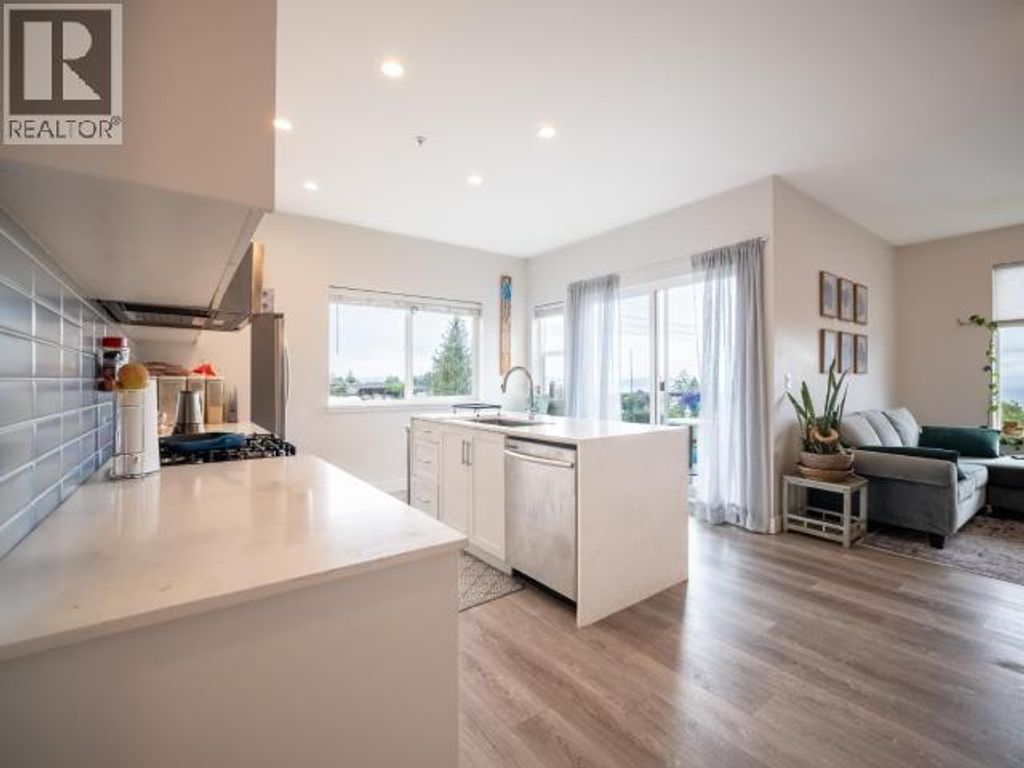 401-7175 Duncan Street, Powell River