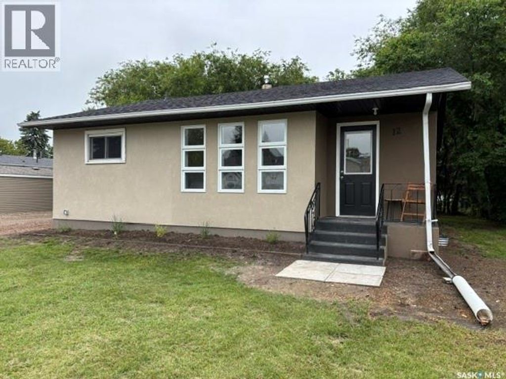 12 Roberts Street, Redvers